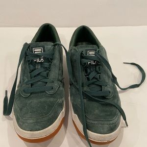 Fila Green Gum Men’s Tennis Shoes 9.5 EUC Fila Green Gum Men’s Tennis Shoes 9.5 EUC